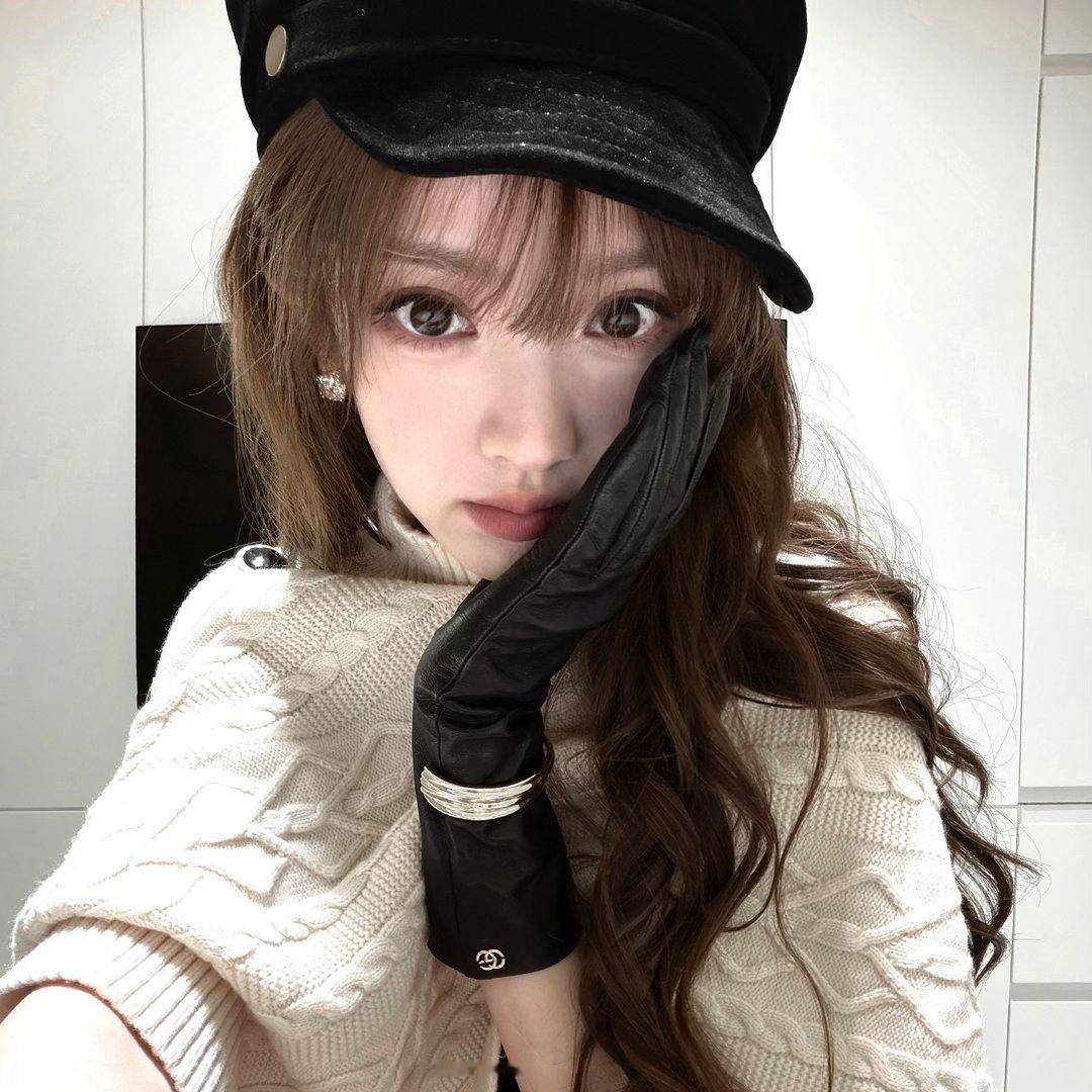 #田曦薇[超话]#｜#田曦薇100套妆造#

就算捂住嘴巴 喜欢也会从眼睛偷偷跑出来ෆ  ̫ ෆ

​