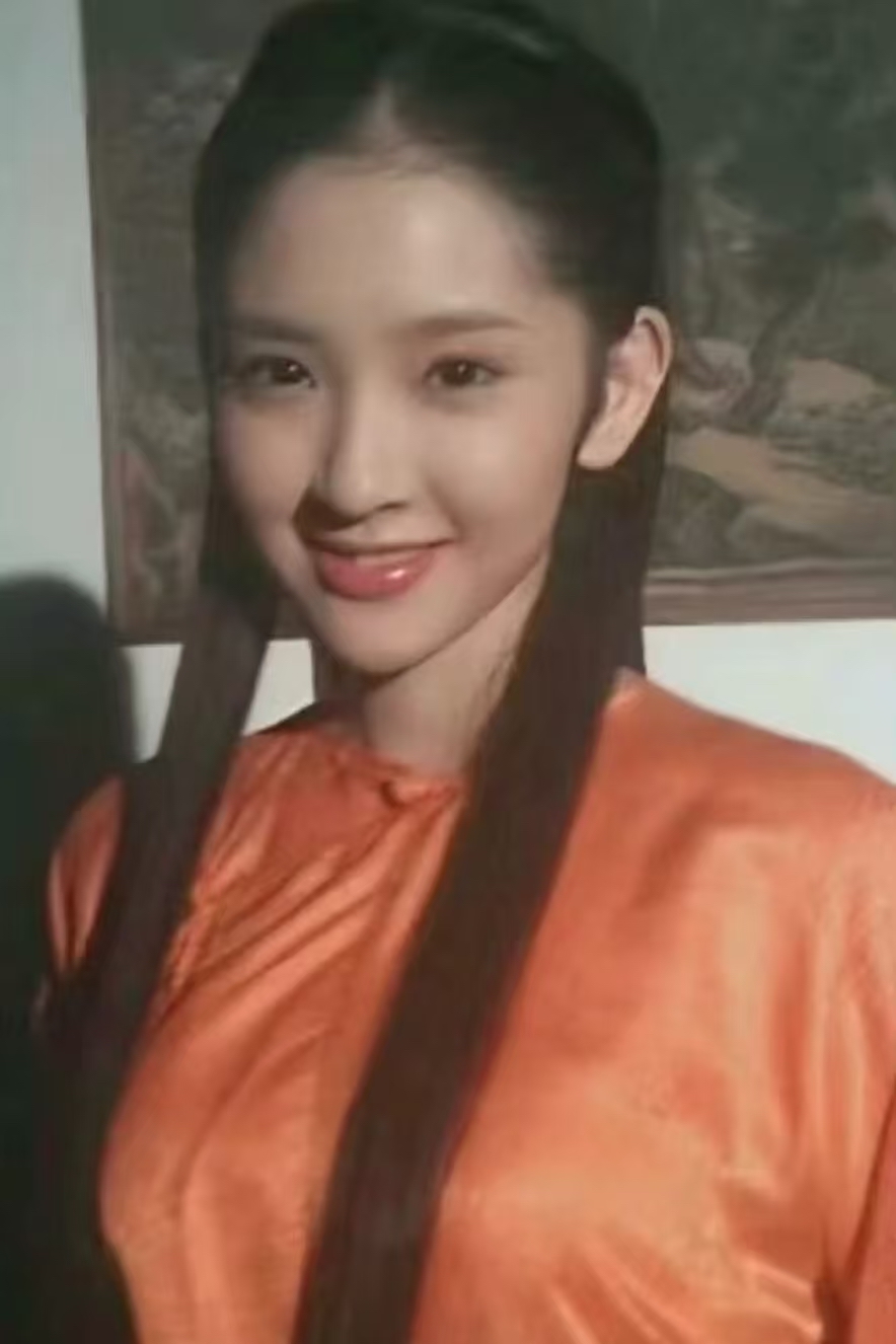 笨蛋美女人设的天花板，真的好像一个刚剥壳的荔枝