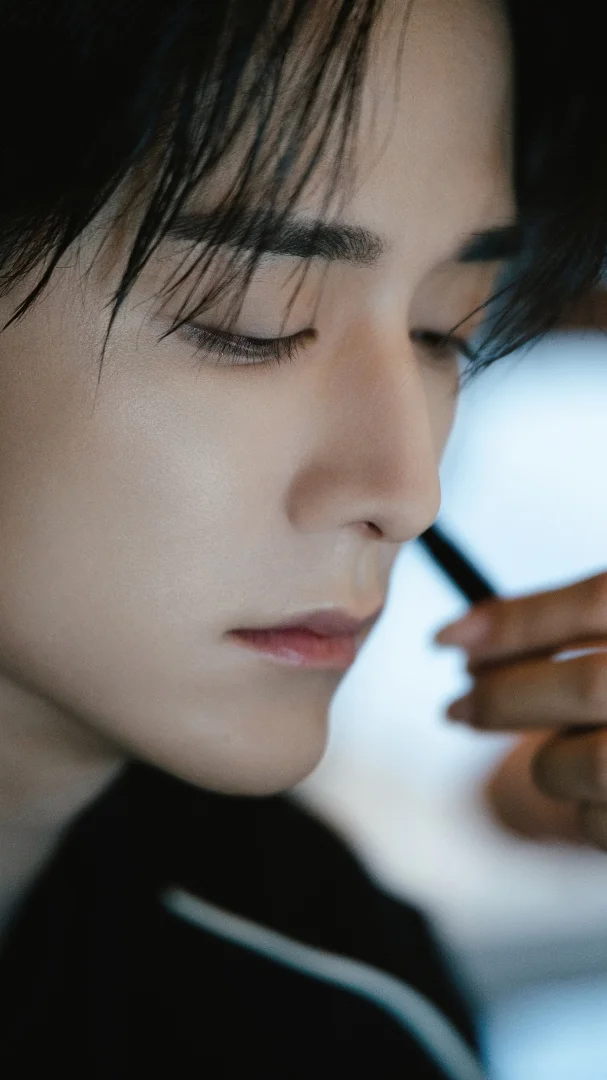 谁来懂一下这个李伦😭