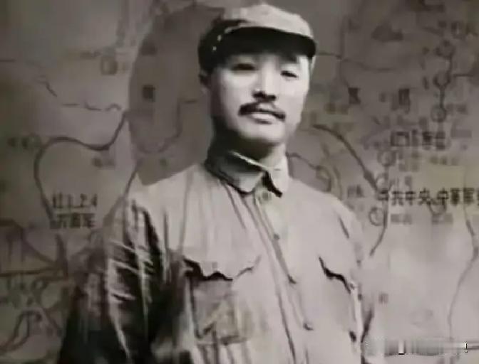 贺龙为什么后来逐渐退出一线指挥了？他很清楚自己的优势和短板

不少读军史的读者都会产生疑惑：南昌起义总指挥、红二方面军创始人贺龙，解放战争中后期不再独立统领野战军打战略决战，建国后更是慢慢脱离前线作战指挥体系。很多人简单归结为人事调动，可梳理完整革命历程就能看懂，贺龙能坦然接受岗位调整，根源是他对自