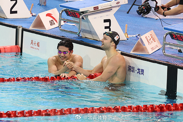 2026年中国游泳公开赛男子200米蛙泳决赛，卡明加成绩2分10秒98...