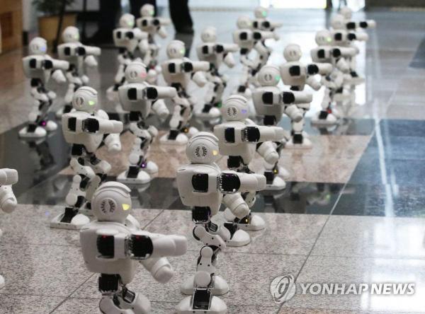 科技帶來視覺盛宴! 韓地方政府大樓上演機器人舞蹈-圖5