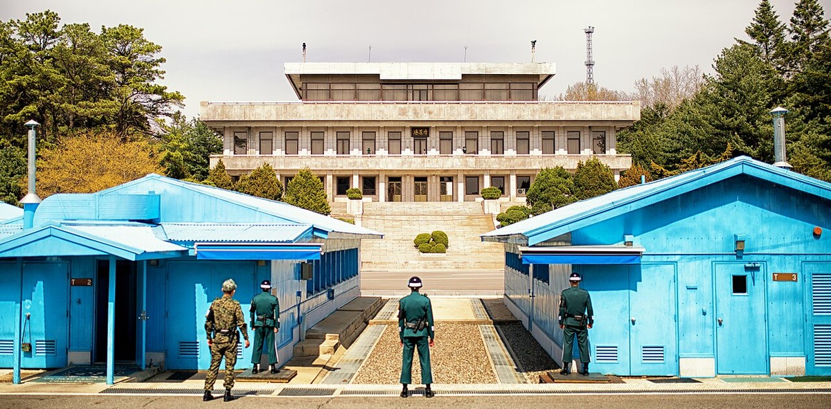 日本为什么忌惮朝鲜？第一，朝鲜境内没有日企，人家不稀罕。第二，朝鲜人也不用日本的东西，你在朝鲜也几乎看不见日货。

日本抗议了这么多年，为什么朝鲜的导弹试验依然没有停下来？

一、日本不缺钱，缺的是改变局面的办法

日本是世界主要经济体之一，汽车、电子、精密制造产业都有很强的竞争力。

按一般人的理