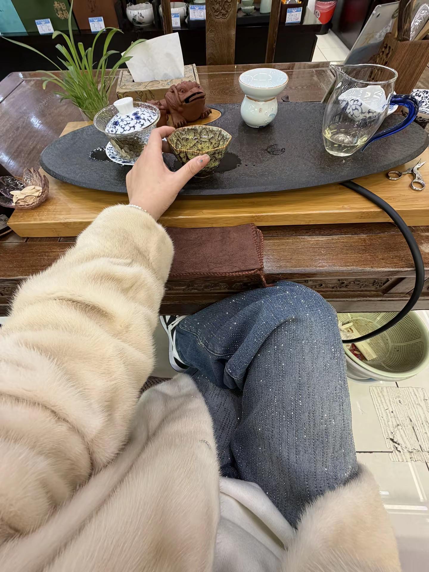 成熟女人的三大标志：穿貂，买黄金，听凤凰传奇