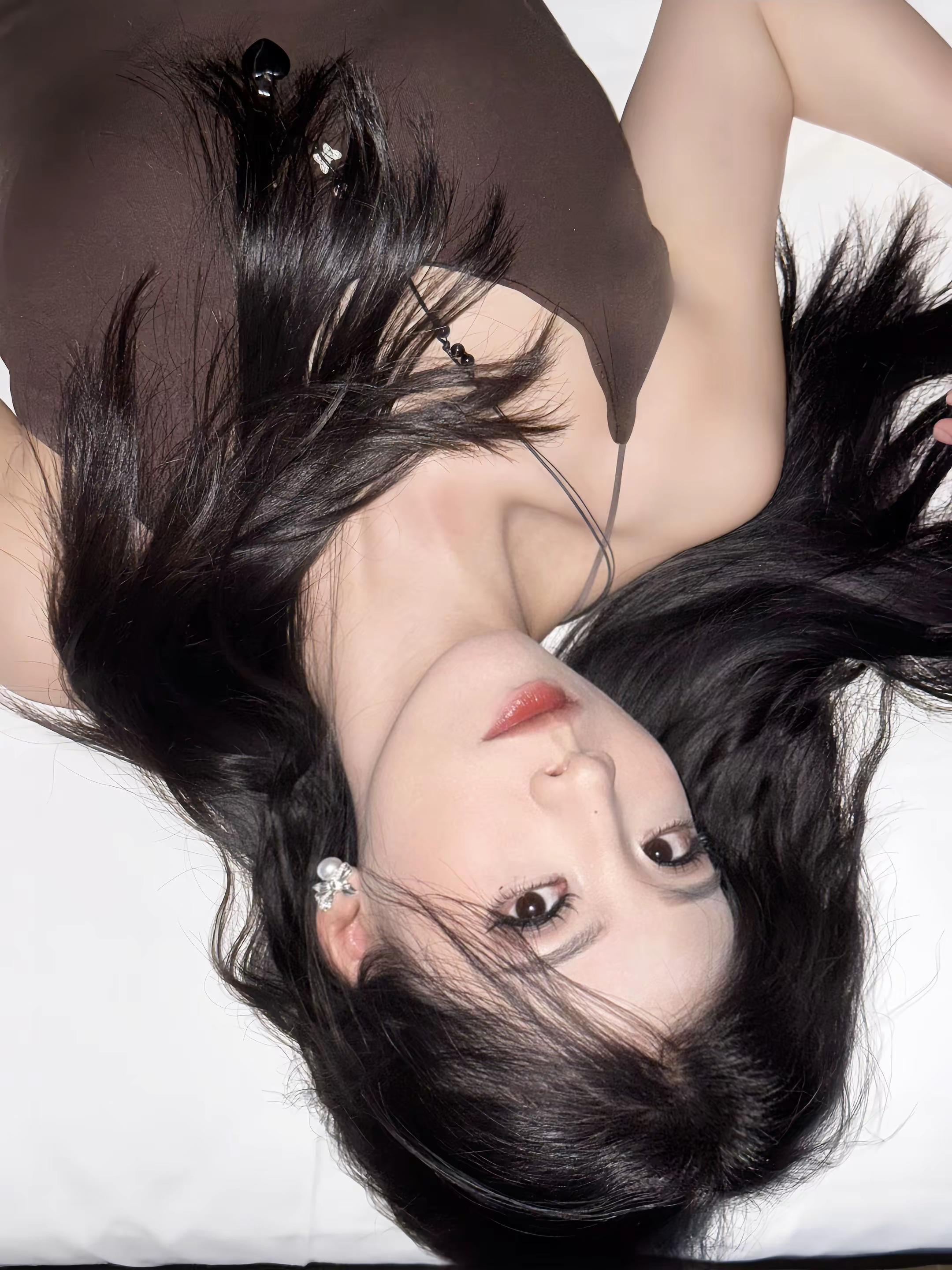 <p>笨蛋美女 <!--{img:0}--><!--{img:1}--...