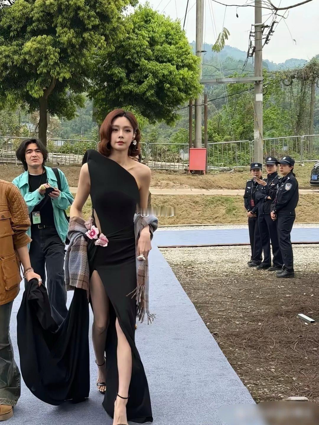 一直不理解她是怎么看上杜海涛的 ​
