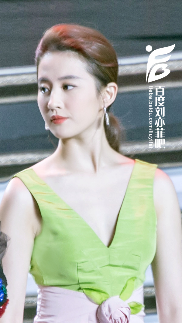 #刘亦菲[超话]##刘亦菲# 2016年9月9日 出席芭莎慈善夜 ​​​8 ​