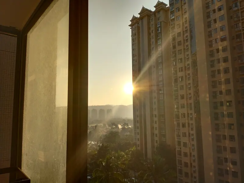 一提到创作灵感，我脑海里立刻浮现出清晨的第一缕阳光。