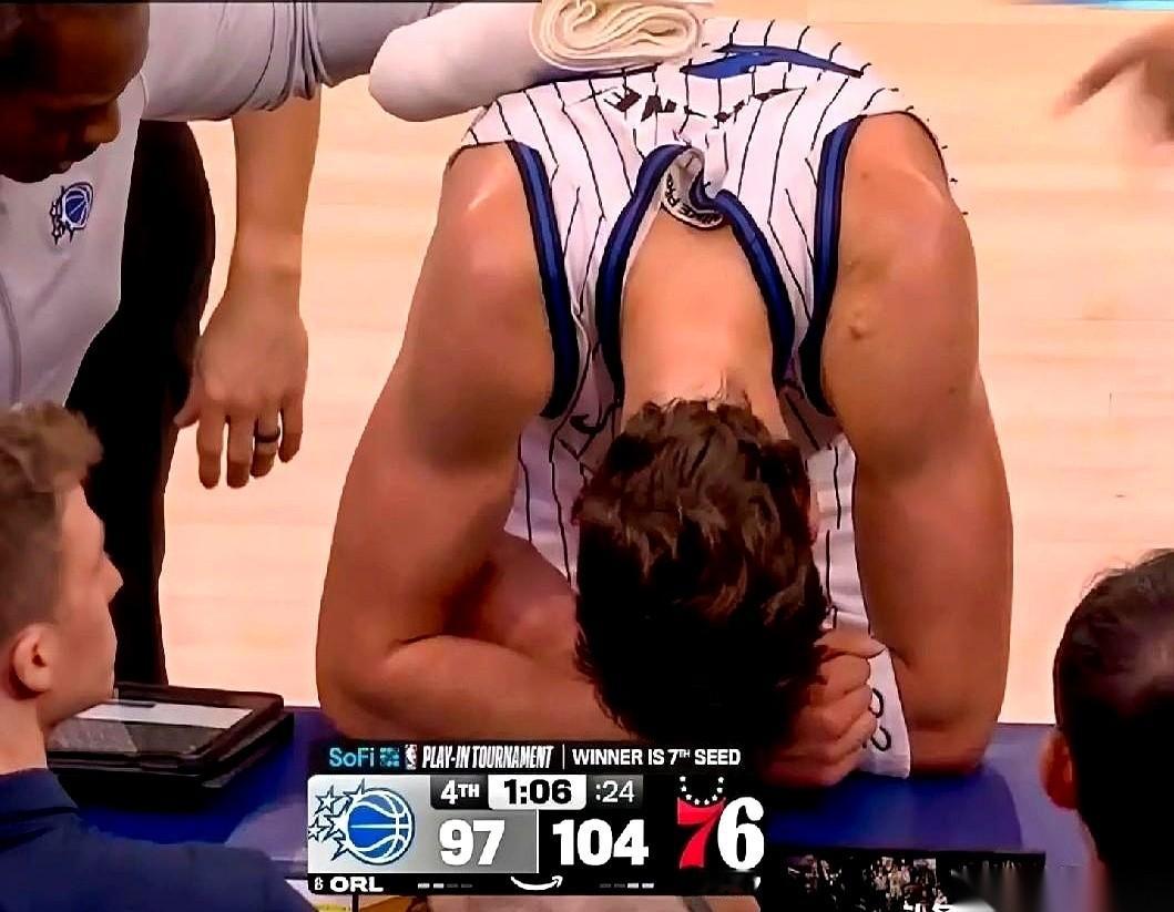 魔术这场球，输得不只是比分。 最后60秒，76人一波流直接带走比赛，分...