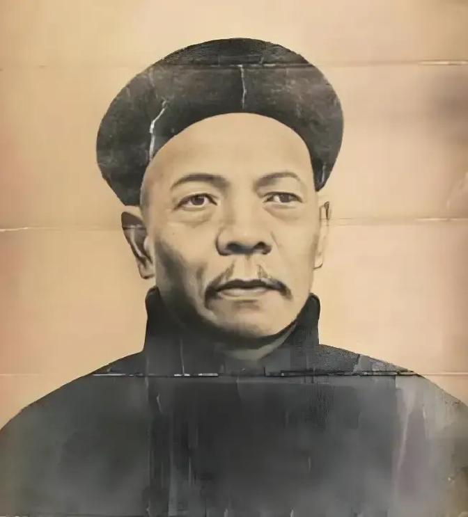 1865年，湘军最能打的一支精锐——霆军，八千人集体哗变。他们绑了自己的主将宋国永，掉头南下，投奔了已经奄奄一息的太平军。消息传到曾国藩那里，这位老谋深算的&