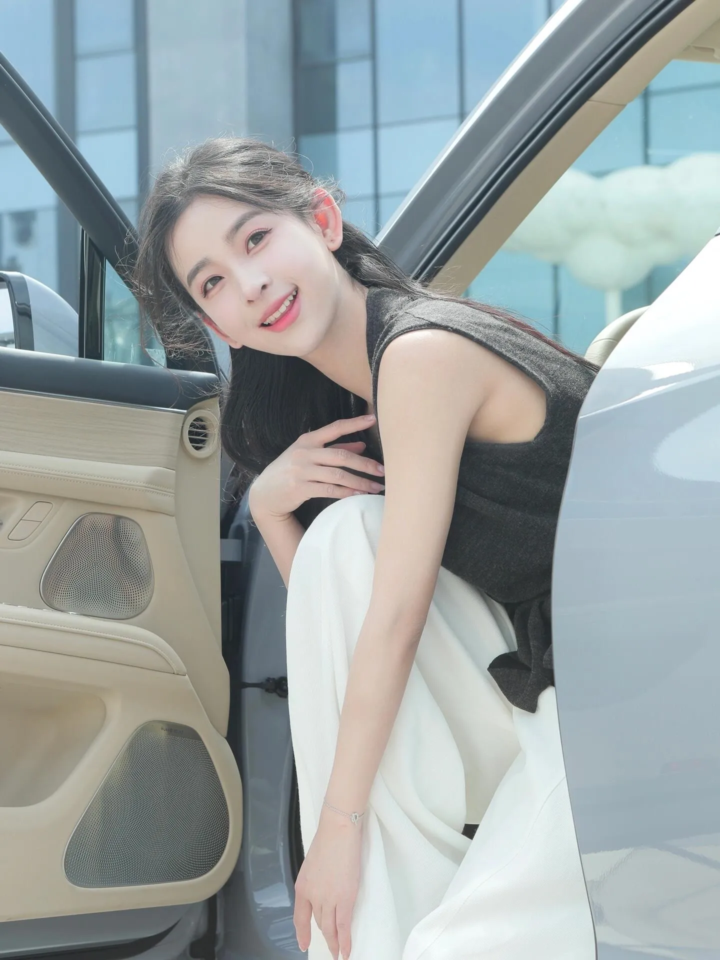 青春美少女，优雅气质。