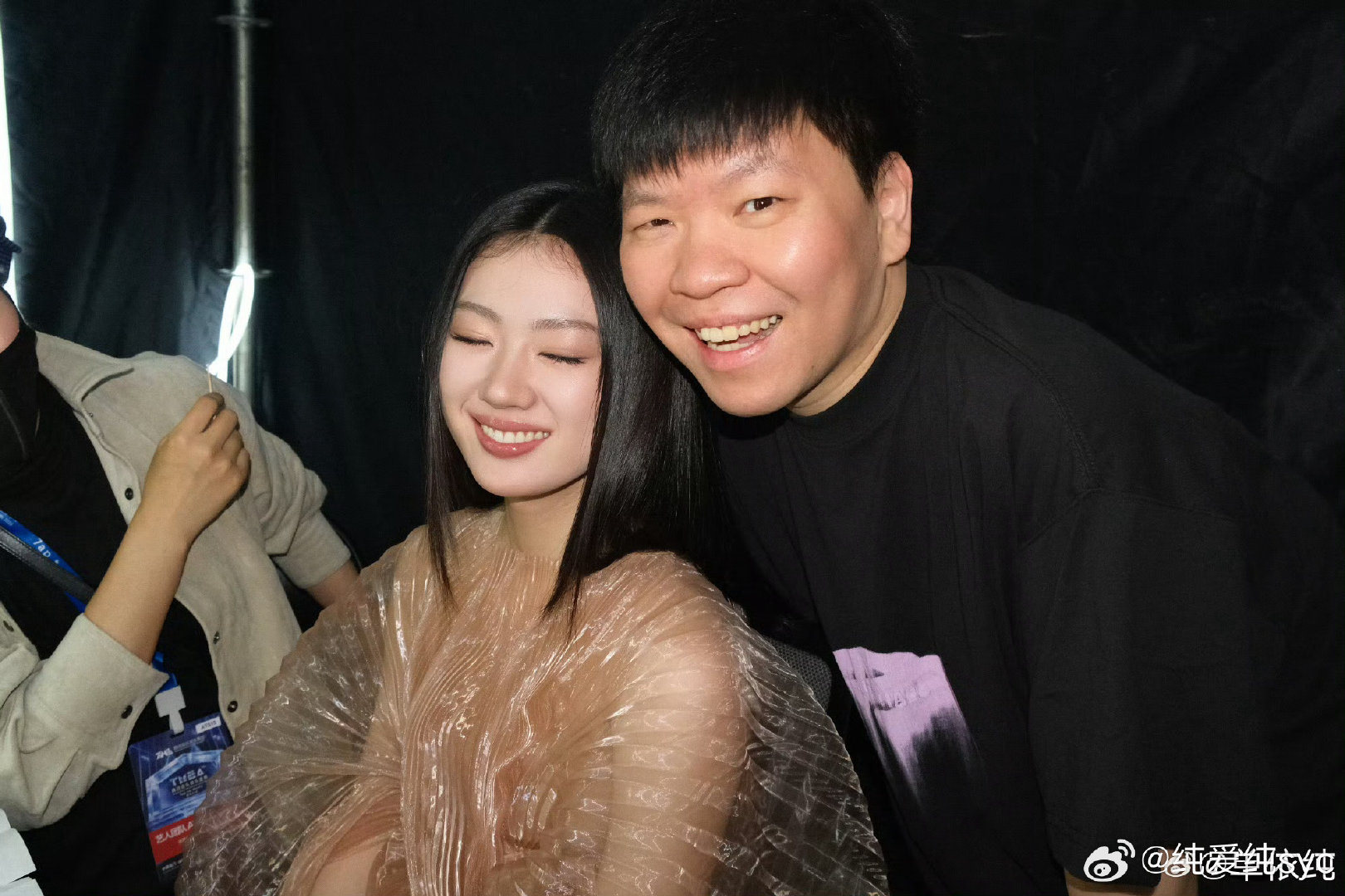 #单依纯[超话]##单依纯# [捂嘴哭]今天依旧反反复复听这个《LAVA》真的巨巨巨好听啊这波必须听一辈子 ​