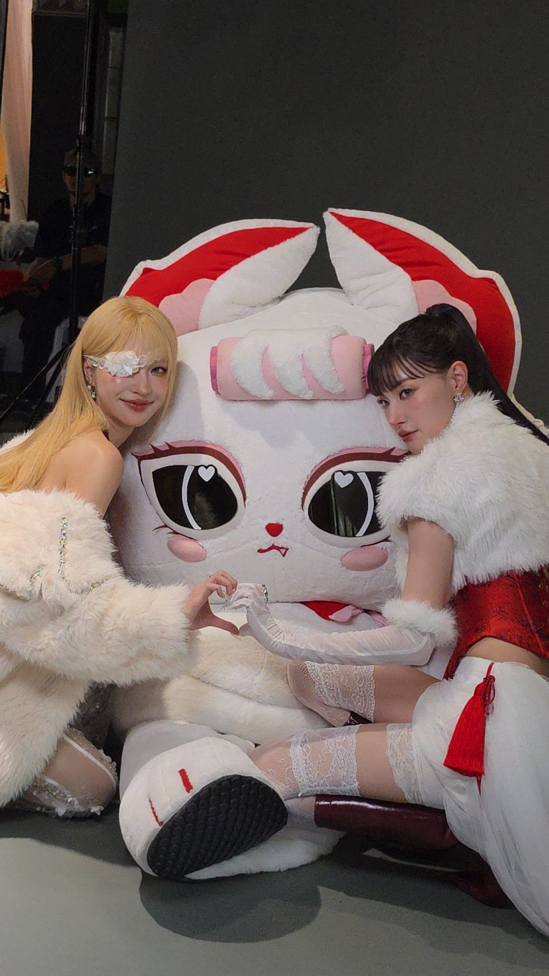 💎：Je要一个人去日本工作，可以给Je一点鼓励吗kha
🦊：可以把妈妈也带去吗？妈妈想Je了啦啊啊啊🥹
💎 : 妈妈可以在Je后面奔驰吗 ​