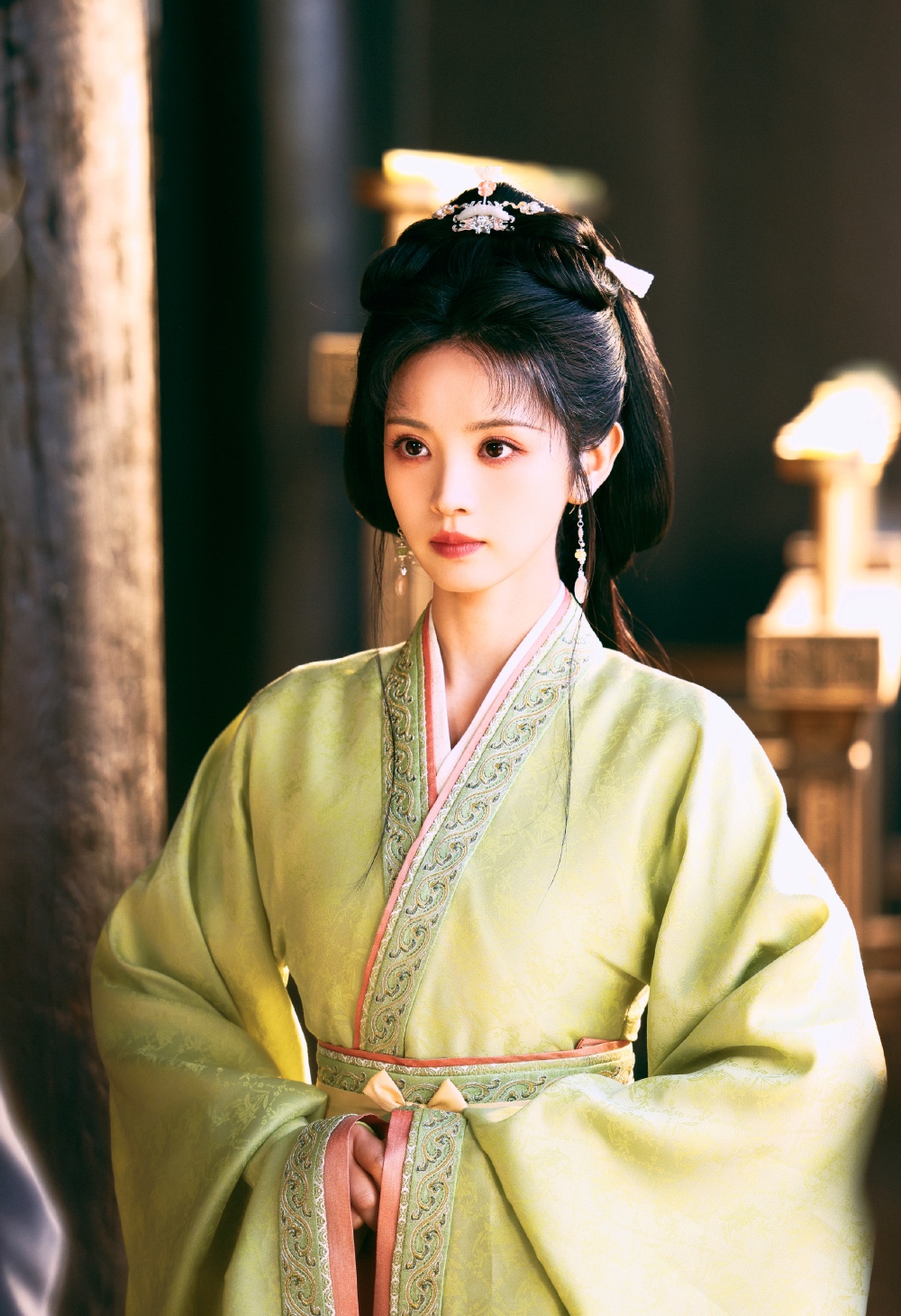 《嫁金钗》里面田曦薇的演技好坏参半

坏的点就是对于君黛的演技用力过猛了，过于依赖晋江式演技再加上君黛这个角色的情绪都是大起大伏，就导致很出戏。

好的点就是魏娆的演绎，这是一个内敛的角色，抛去了晋江式演技就显得正常多了，对于情绪的表达好多了。