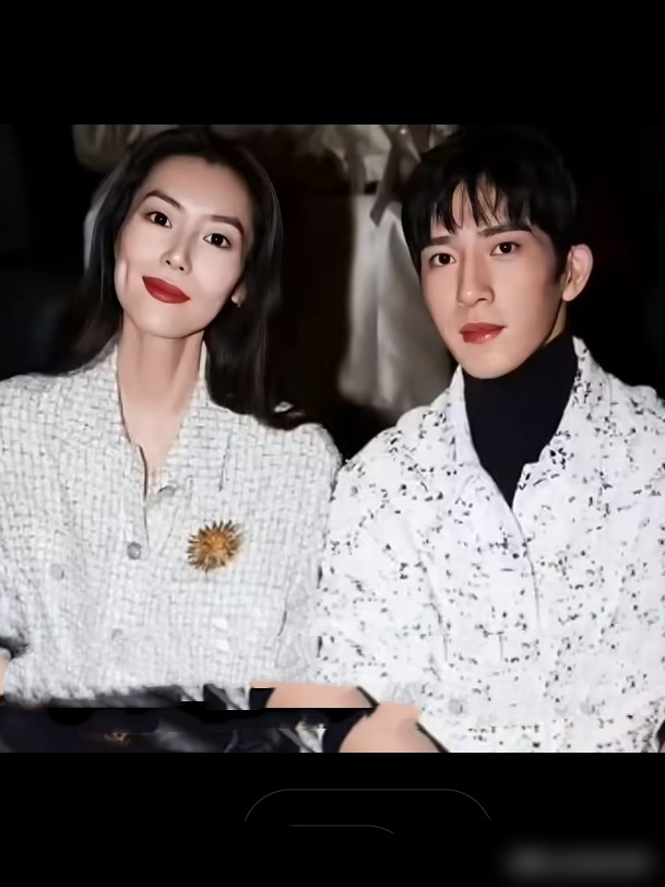 见过体面分手的，没见过内娱这么体面的！
井柏然倪妮2018年官宣和平分手，双方工作室同步发声明，格式统一，还联手发律师函澄清造谣，从头到尾没半句互撕。
分手快八年，恋爱时发的公开合照至今没删，这么多年两人从没在任何场合消费、诋毁对方，各自埋头拼事业，都混成了圈内实力派。
对比现在和刘雯的低调相