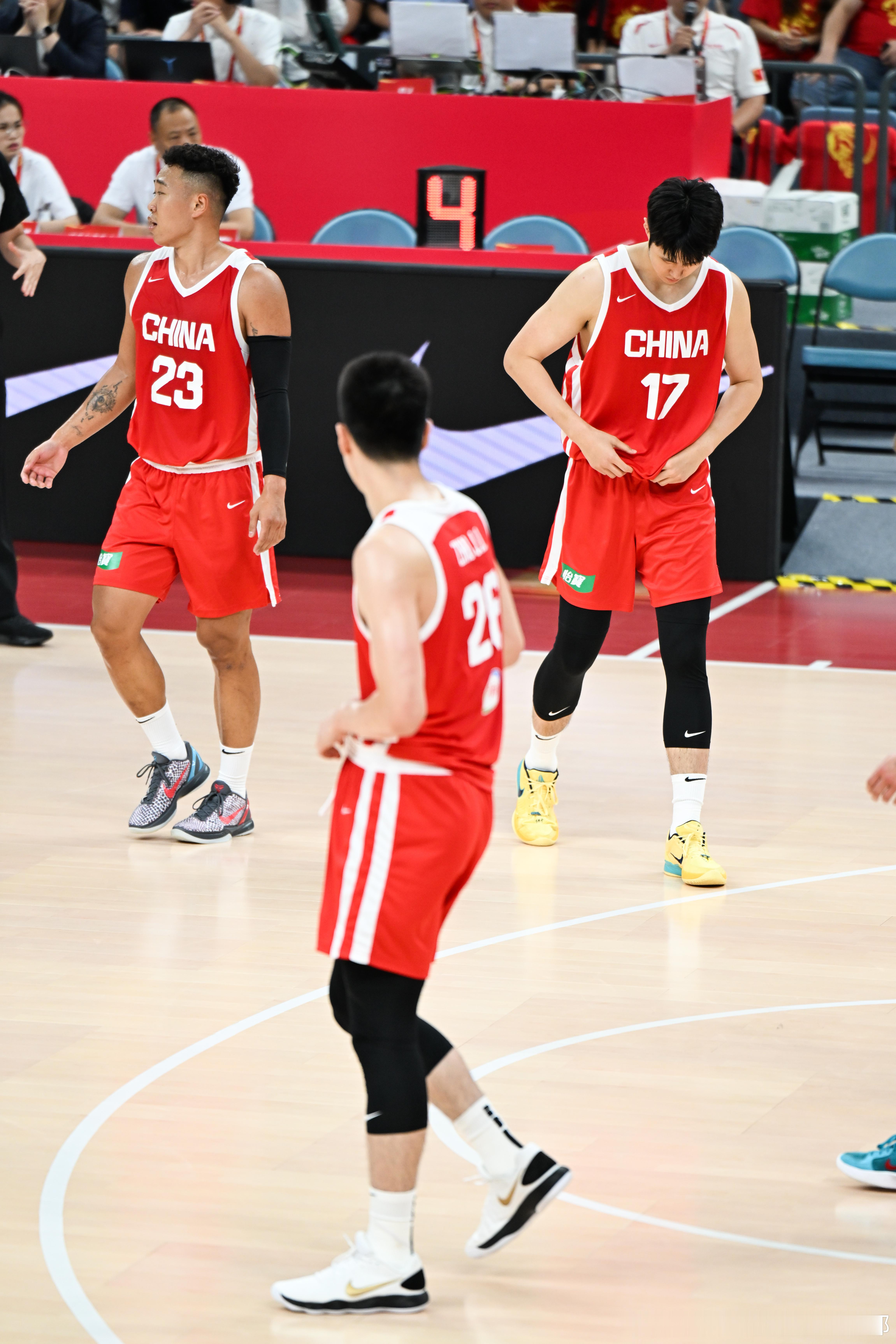 中国男篮热身赛杭州站圆满落幕，中国男篮以65-60战胜荷兰男篮，取得本...