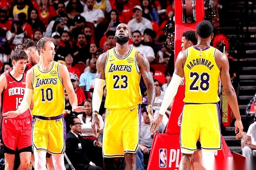 火箭队这手好牌，本来是直奔王炸去的，结果呢？牌桌上还没跟对手打，自己人...