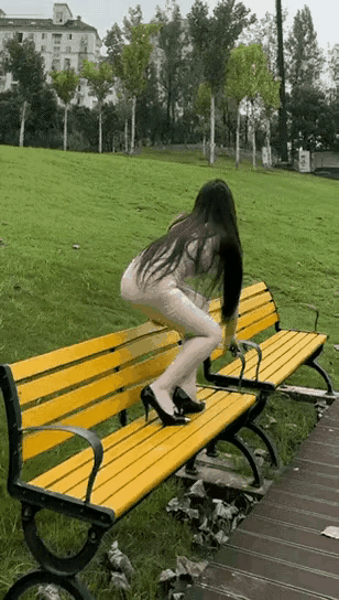 精彩，美女最精彩的一幕，不知是予潢还是真演，总之很靓眼。