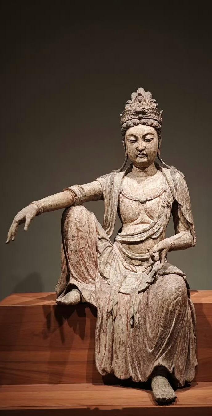 《妙法莲华经》曰：“ 苦恼众生，一心称名，菩萨即时观其音声，皆得解脱，以是名观世音。”🙏🙏🙏六字大明咒（观音心咒）：“嗡嘛呢叭咪吽”，是观音菩萨的根本咒语，象征一切诸佛的慈悲与智慧。🙏🙏🙏观音大士于无量劫久成佛道，为度众生，不离寂光，现菩萨身。又复普应群机，垂形六道，以三十二应、十四无畏、四不思议无作妙力，寻声救苦，度脱群萌。应以何身得度者，即现何身而为说法，直同月印千江，春育万卉，虽则了无计虑，而复毫不差殊。良由彻证唯心，圆彰自性，悲运同体，慈起无缘；即众生之念以为心，尽法界之境以为量。是知无尽法界，无量众生，咸在菩萨寂照心中。故得云布慈门，波腾悲海，有感即赴，无愿不从也。🙏🙏🙏《观音大士赞》观音大士 悉号圆通 十二大愿誓弘深苦海渡迷津 救苦寻声 无刹不现身观音菩萨妙难酬，情景庄严累劫修。三十二应周尘刹，百千万劫化阎浮。瓶中甘露常时洒，手内杨柳不计秋。千处祈求千处应，苦海常作渡人舟。南无观世音菩萨摩诃萨！南无观世音菩萨摩诃萨！南无观世音菩萨摩诃萨！🙏🙏🙏『...