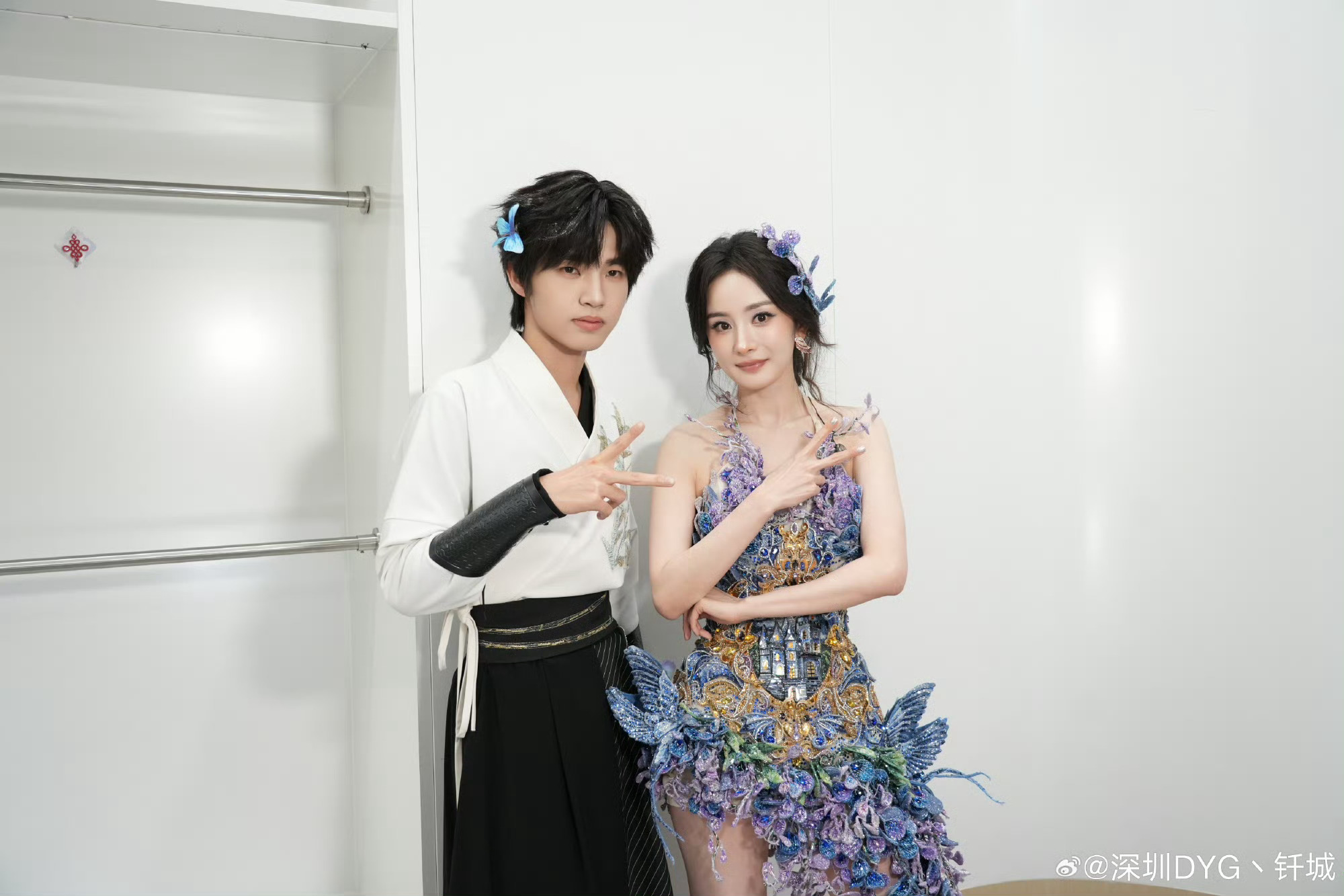 #杨幂回复九尾还没有原谅我吗# 杨幂——王者荣耀共创之夜打卡点[爱慕][捂嘴哭] ​