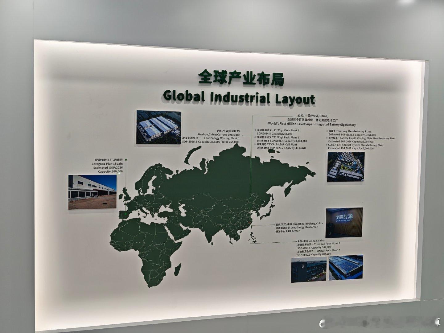 电动车一整组电池包，只要有一颗电芯状态偏差，就会出现典型的“木桶效应”：续航越开越虚、电池衰减变快、甚至埋下安全隐患。
零跑有自己的底气：凌骁能源工厂依托90%自动化产线，全程彻底规避人工误差，让每一颗电芯的容量、温度、内阻高度统一。
 从纳米级电芯深度清洗、毫秒级精准堆叠、零飞溅激光 ​