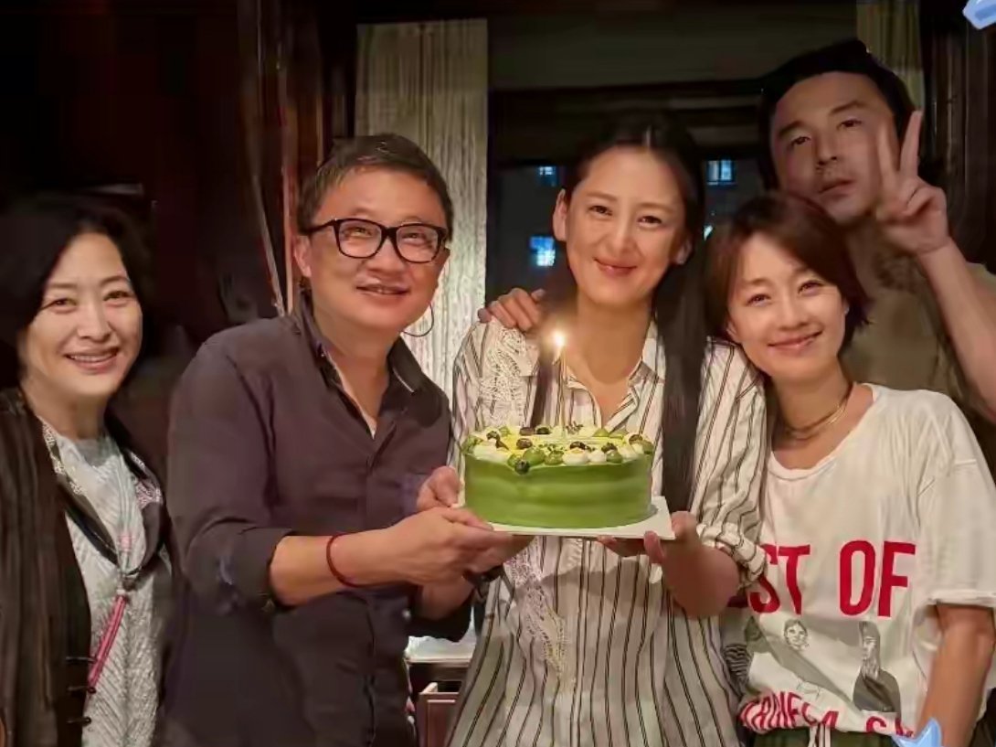 《我的前半生》十年老友重聚，马伊琍雷佳音许娣同框，为黄澜庆生 ​