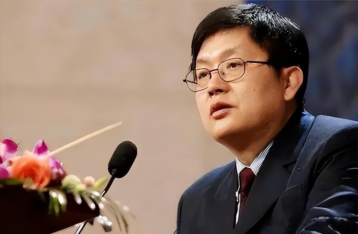 上海复旦大学教授冯玮被处理了可让人始料不及的是此冯玮是数学系教授