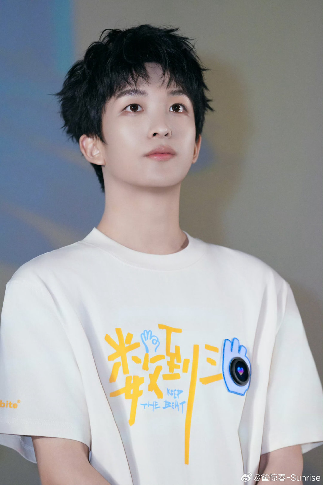 #黄子弘凡[超话]##黄子弘凡数到三# 💛#黄子弘凡实力歌手# 

“我心慕于你，如鹿归于林野，如暖阳般爱你。”  "𝓜𝔂 𝓱𝓮𝓮𝓼𝓲𝓴𝓮 𝓪 𝓭𝓮𝓻 𝓲𝓷 𝓽𝓭𝓼, 𝓪𝓷𝓸𝓿𝓮 𝔂𝓸𝓾 𝓵𝓲𝓴𝓮 𝓽”

​