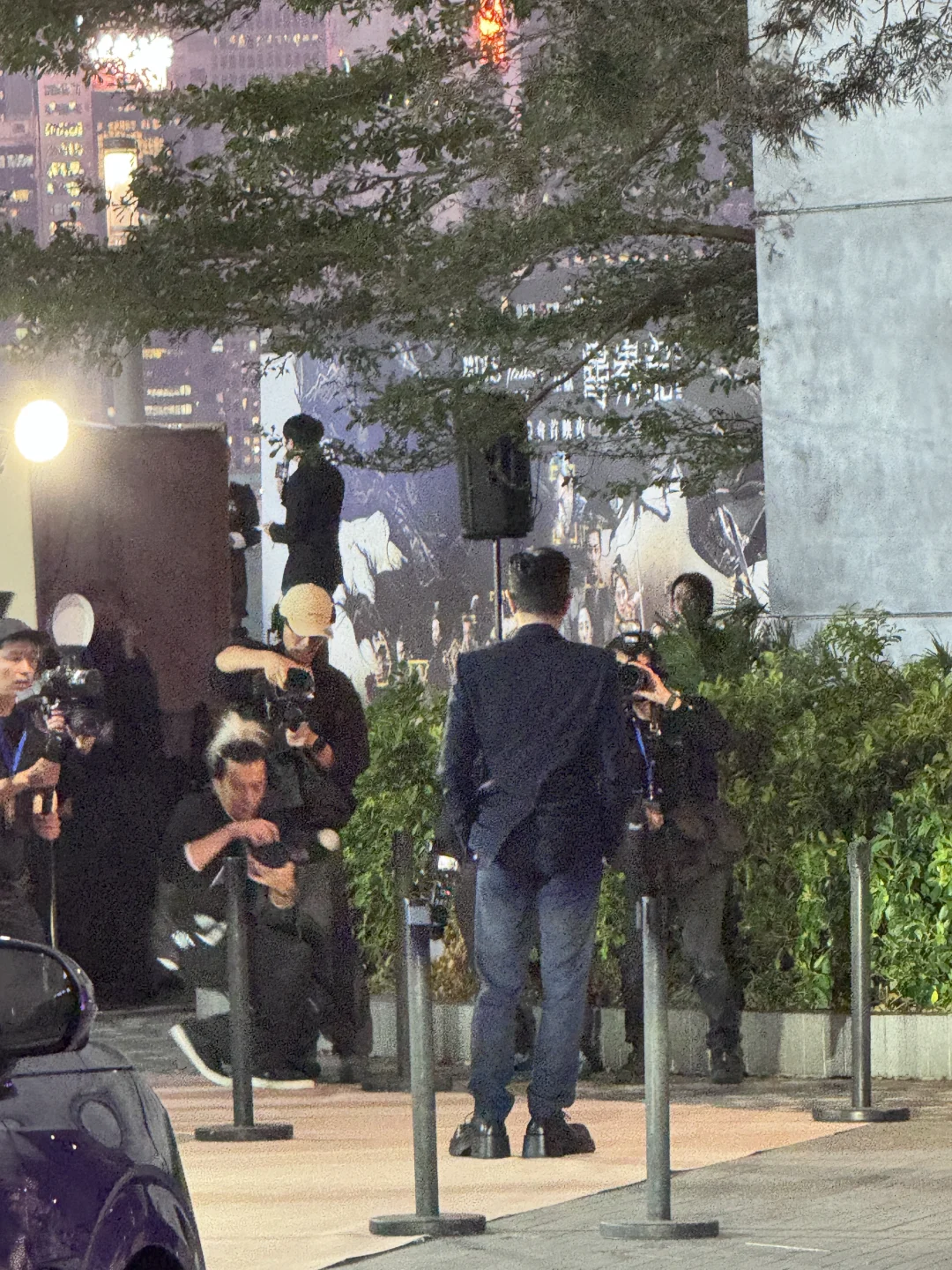 排队1h只见古臀  未见古颜