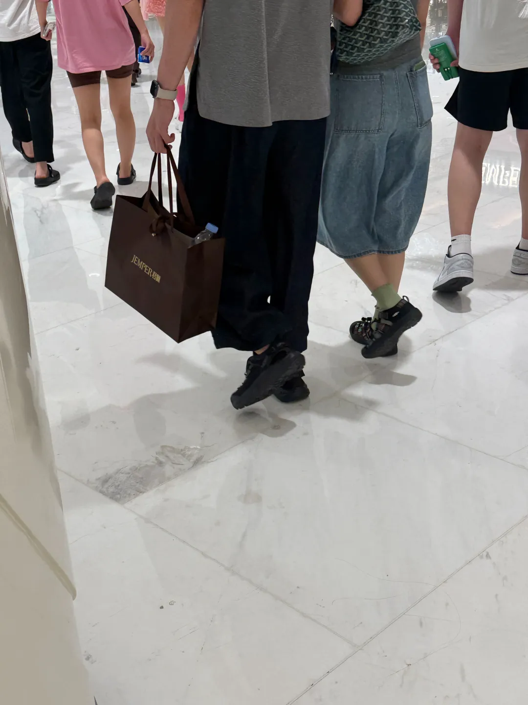 武汉首店 连着好几天排队