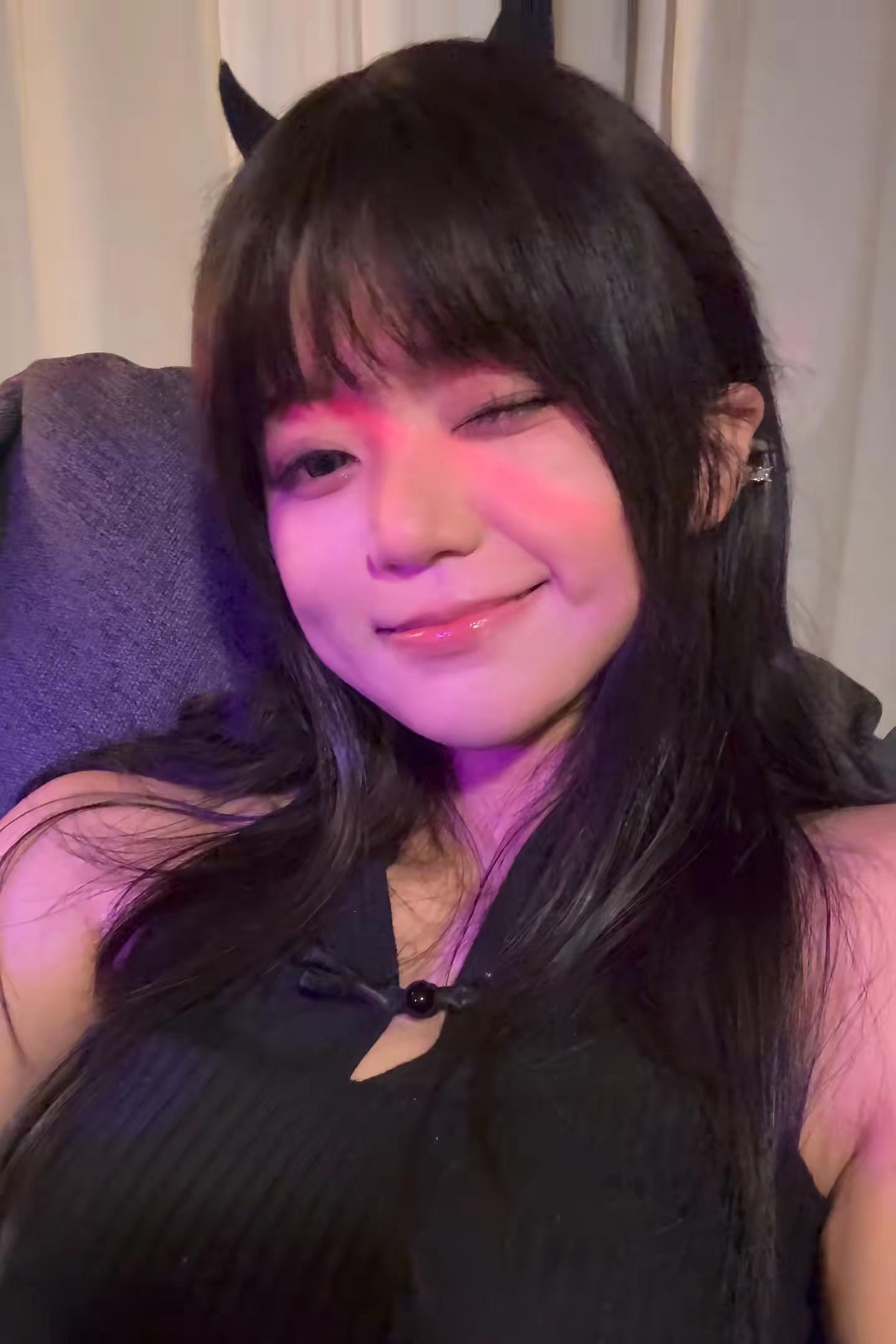 <p>纯欲甜妹 <!--{img:0}--><!--{img:1}--...