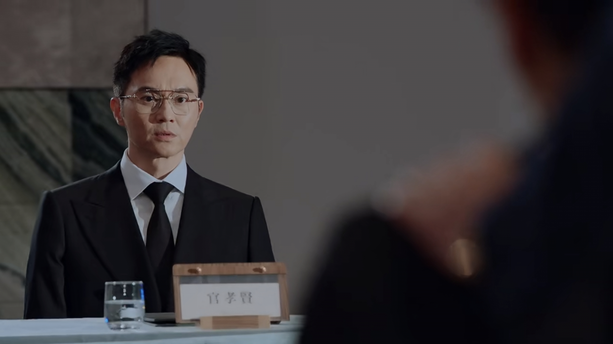 #香港甜心张智霖# 
璀璨之城片花张智霖新镜头 ​
