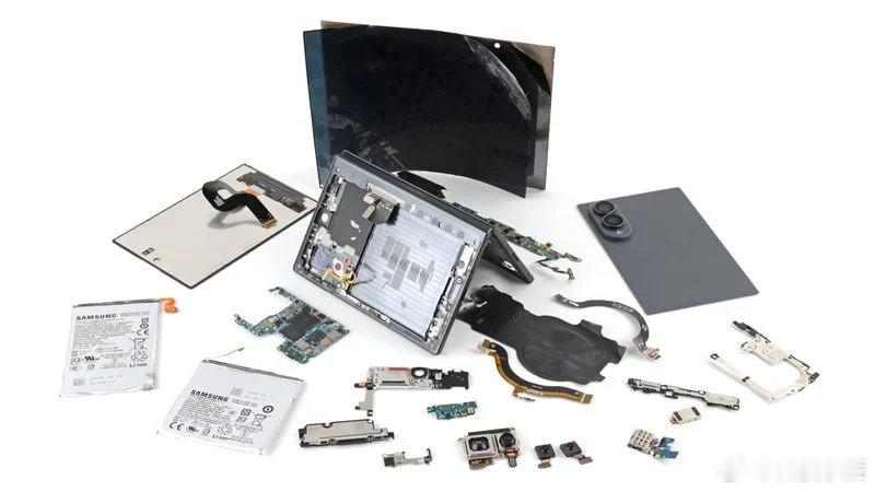 折叠屏的痛：iFixit 拆解 Fold8 发现灰尘问题 iFixit...
