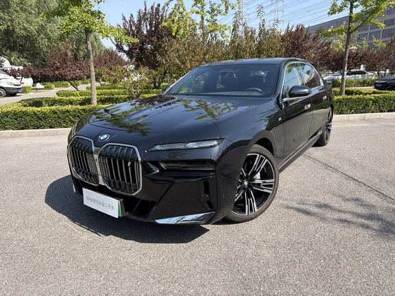宝马 23款 i7 xDrive60L M运动 标配