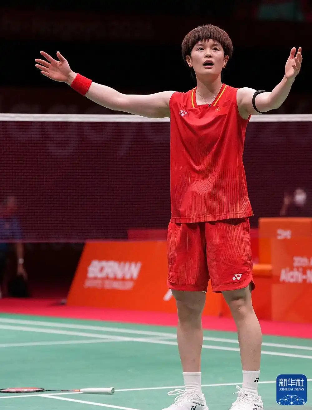 决赛3-0零封日本，国羽女团时隔12年再次登顶

9月22日名古屋亚运会羽毛球女团四分之一决赛，中国女队首秀3-0横扫泰国。王祉怡68分钟鏖战2-1逆转因达农，刘圣书/谭宁两局仅让对手得19分，陈雨菲2-0复仇李美妙。随后半决赛3-0胜印尼，决赛3-0零封日本，时隔八年重夺亚运女团第11冠。王祉怡决