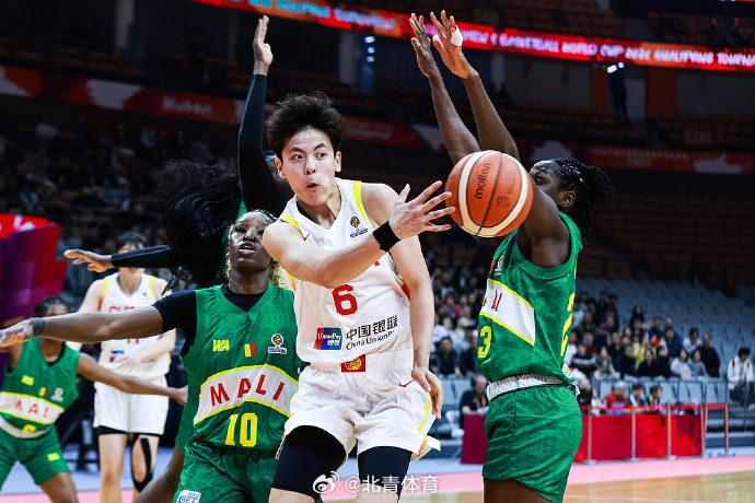 女篮世预赛，中国女篮81-68战胜马里，收获首胜。李月汝砍下21分11...