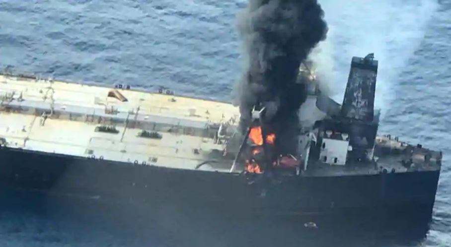 印度油輪爆炸起火! 載27萬噸石油 兩艘軍艦趕赴現場-圖2