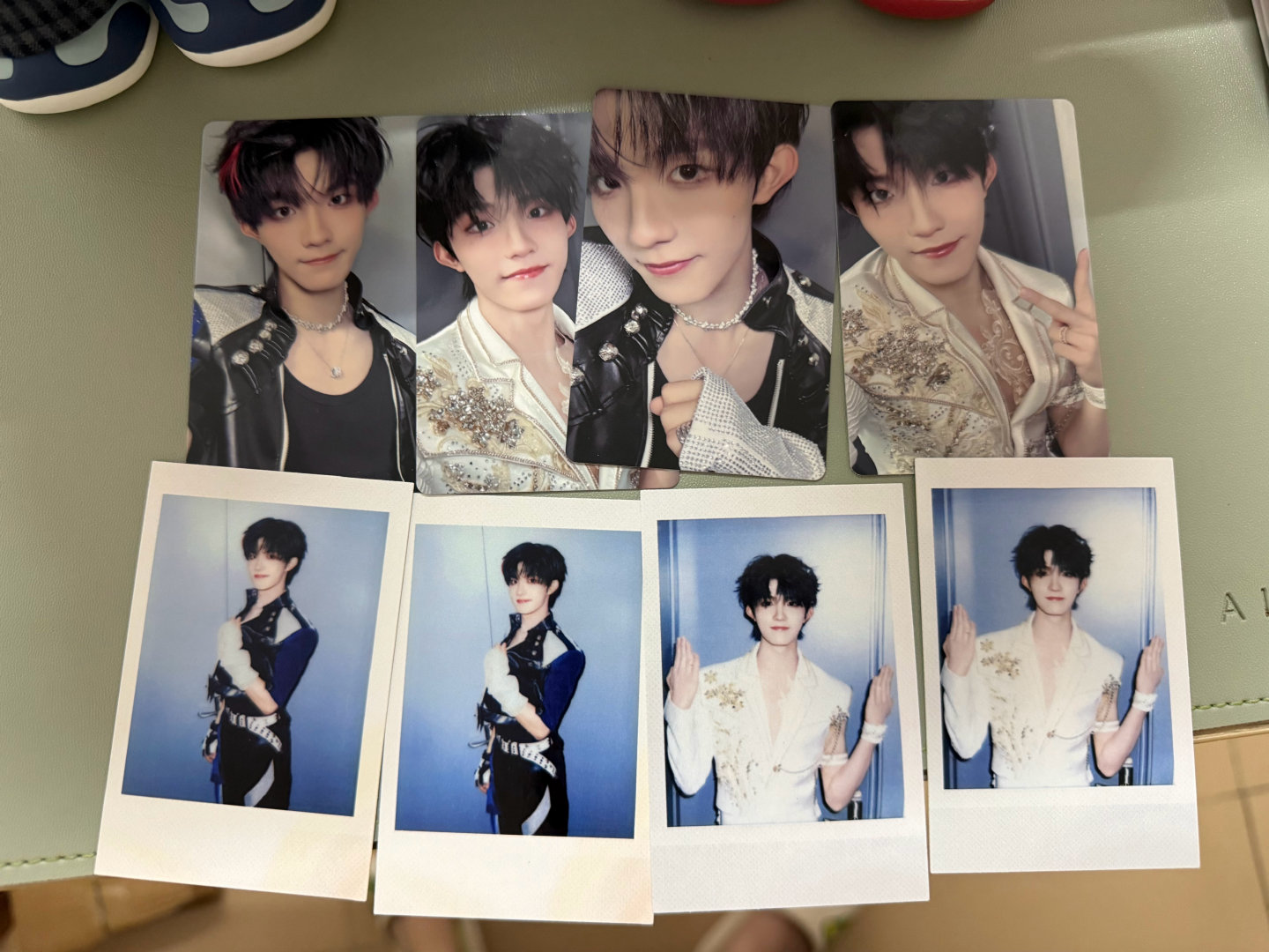 #苏新皓周边中转站禁正规军[超话]#  出 全套4张小卡70包
拍立得2张55包 ​