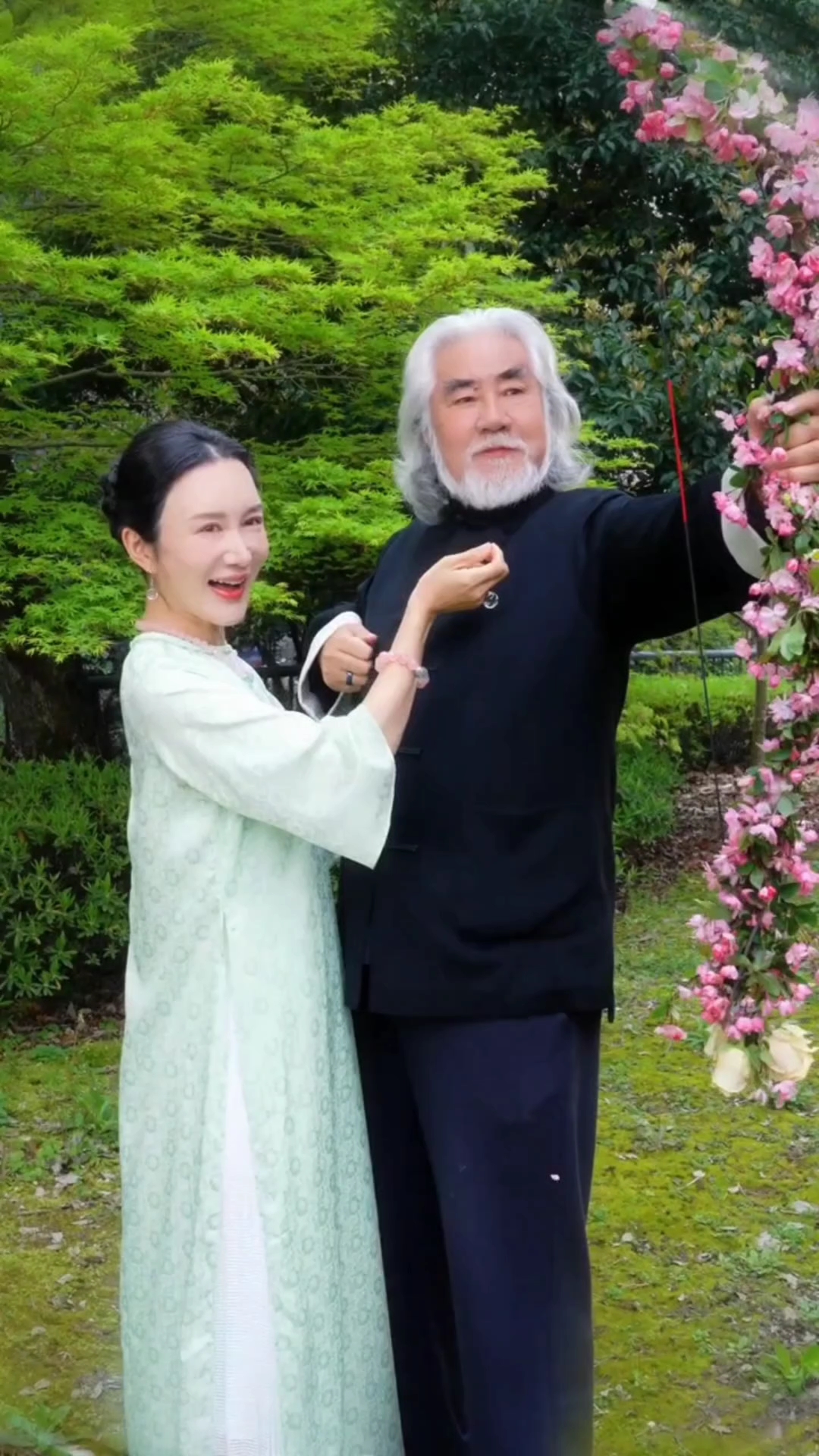 拍出经典武侠剧的张纪中，75岁直播间状态惹热议，反差让人唏嘘