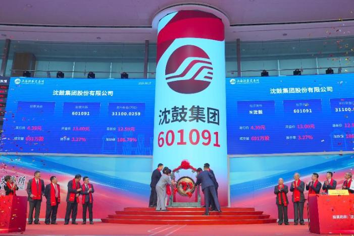 “利润7亿，市值2500亿，这不是投资，是击鼓传花。”
 
沈鼓集团发行价4.39元，上市两天最高冲到82.59元，市盈率超240倍。市场分析人士直言：本质是筹码博弈而非基本面突变，高位接盘风险极大。沪指3800点横盘，钱没处去，就往最危险的地方冲。
 
这家企业本身并不差。
 
2025年营收10
