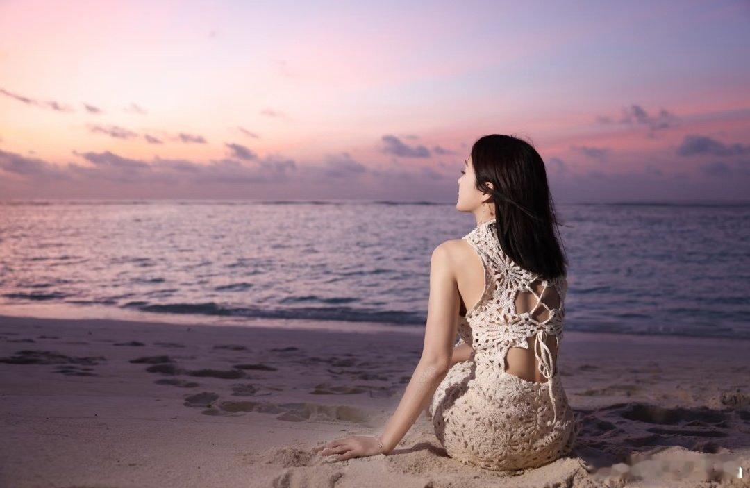#秦岚[超话]#粉蓝色晚霞 Pink hour ☁️ ​