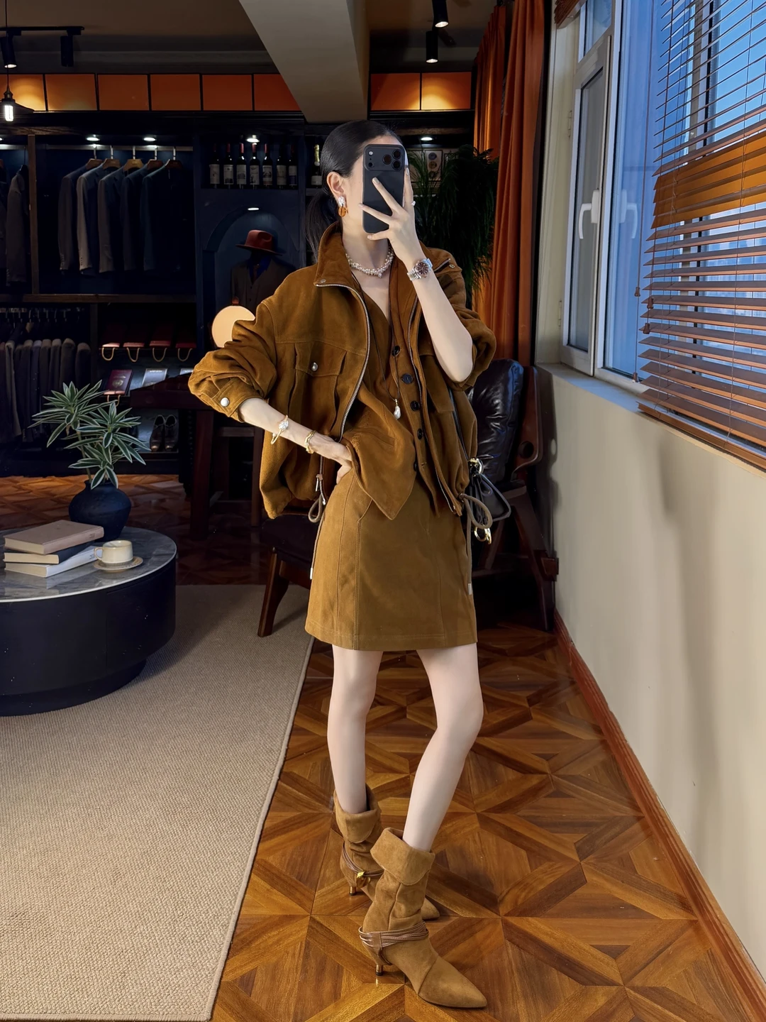 秋天的第一件皮衣🍂复古又摩登～