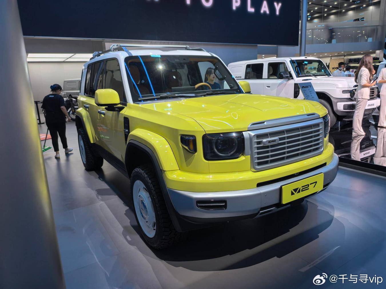 《2026 成都车展｜iCAR×VEKii 维鲸联名 V27 共创版「天启」亮相成都车展》 在 2026 成都车展上，iCAR 带来了与 VEKii 维鲸联名的 V27 共创车型，此次实拍的是名为「天启」的版本。... ​