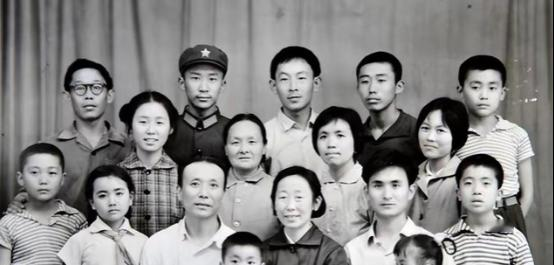 1966年，一对夫妻被带走，临走前把6个孩子托付给47岁的保姆高玉清...