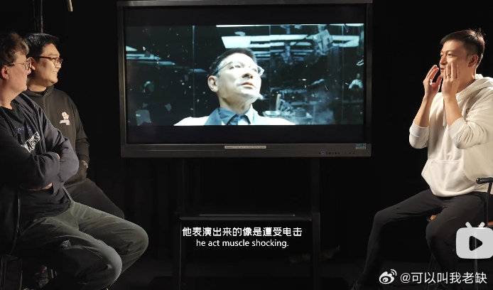 流浪地球2里，图恒宇被电击器击中的时候，面部肌肉也在抖动
是刘德华演出来的，导演并没有真的电他
这能演出来，确实nb... ​