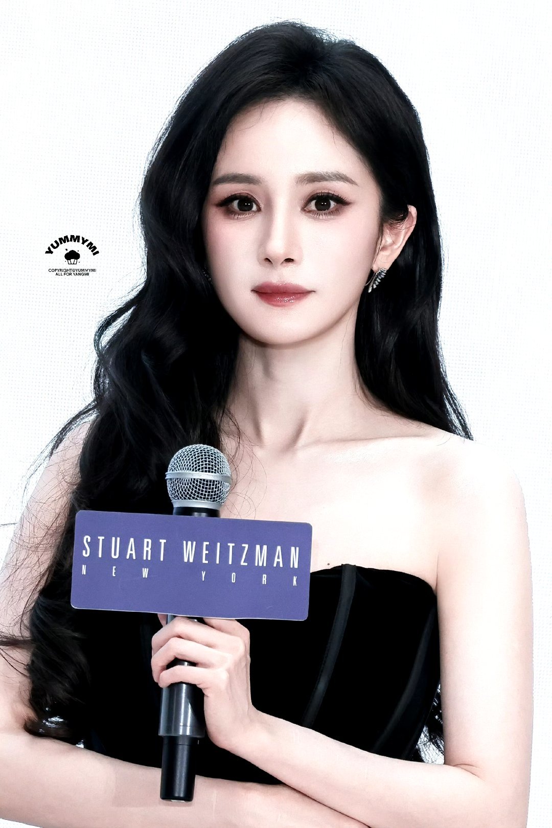 #杨幂[超话]# ym#杨幂剪彩神图# ym#杨幂黑色抹胸辣妹# 

杨幂好美啊

​