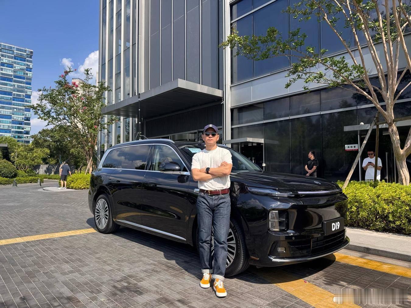 #新出行社区# 零跑世界模型智驾，在杭州体验了，官方设置线路一上车就全部删除，兔子警官那些路最难走？
前天重庆体验了长安陶吉团队自研的天枢智驾，加上昨天零跑自研智驾，我一直在思考，接下来各大车企到底该走哪条路？补齐智驾的零跑会变成什么样子？不需要用户额外付费的智驾能做到什么水平？
16  ​