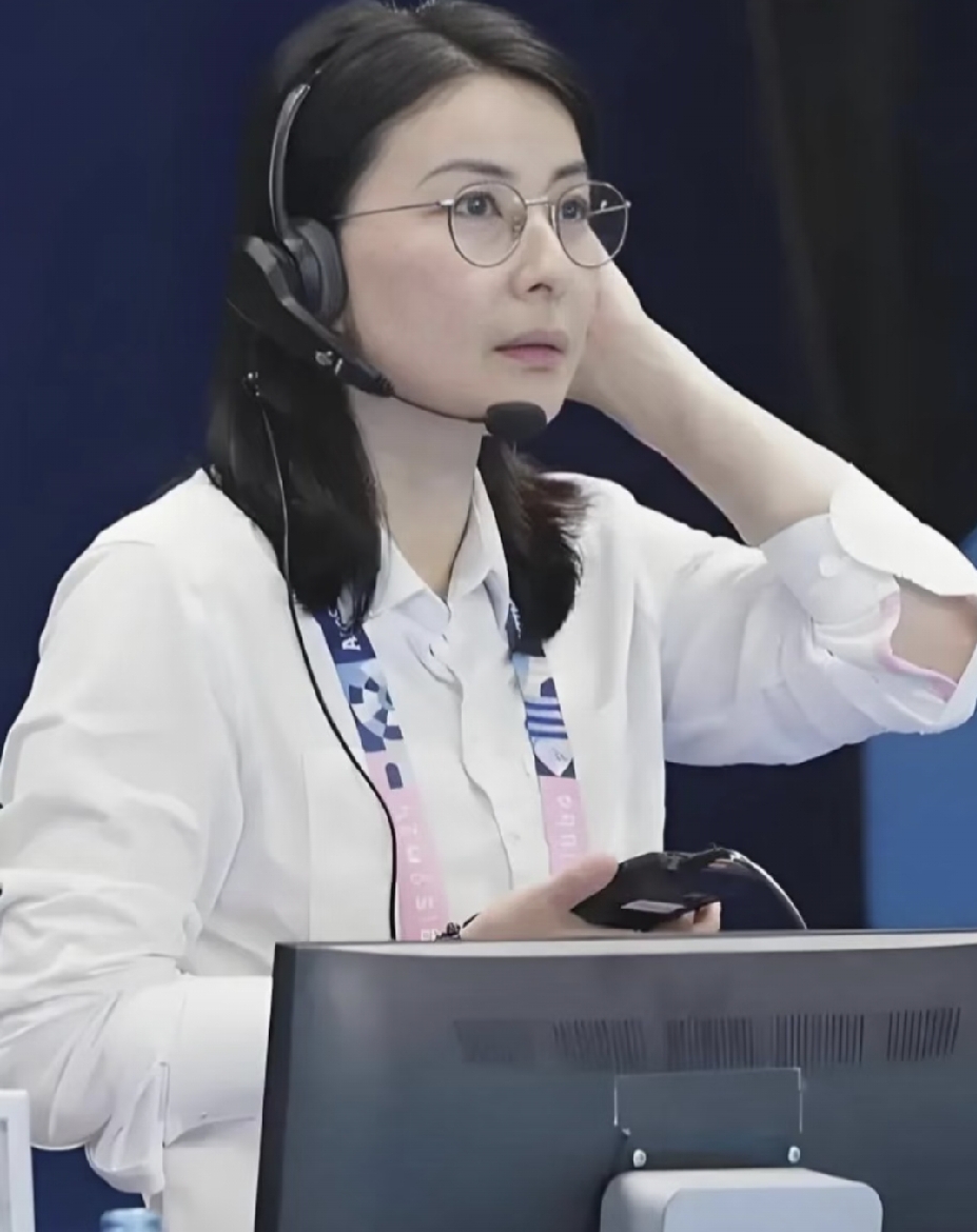 霍启刚郭晶晶｜她嫁的不是豪门，是“尊重”！

很多人都说郭晶晶嫁入豪门，可看他俩才明白，她嫁的从来不是财富，而是实打实的尊重。
霍启刚曾直言：娶到郭晶晶，是我的运气。
巴黎奥运会两人并肩现身，同框状态松弛又舒服。
郭晶晶是为国争光的奥运冠军，不靠婆家光环；霍启刚懂得欣赏妻子的光芒，把她放在平等的位置