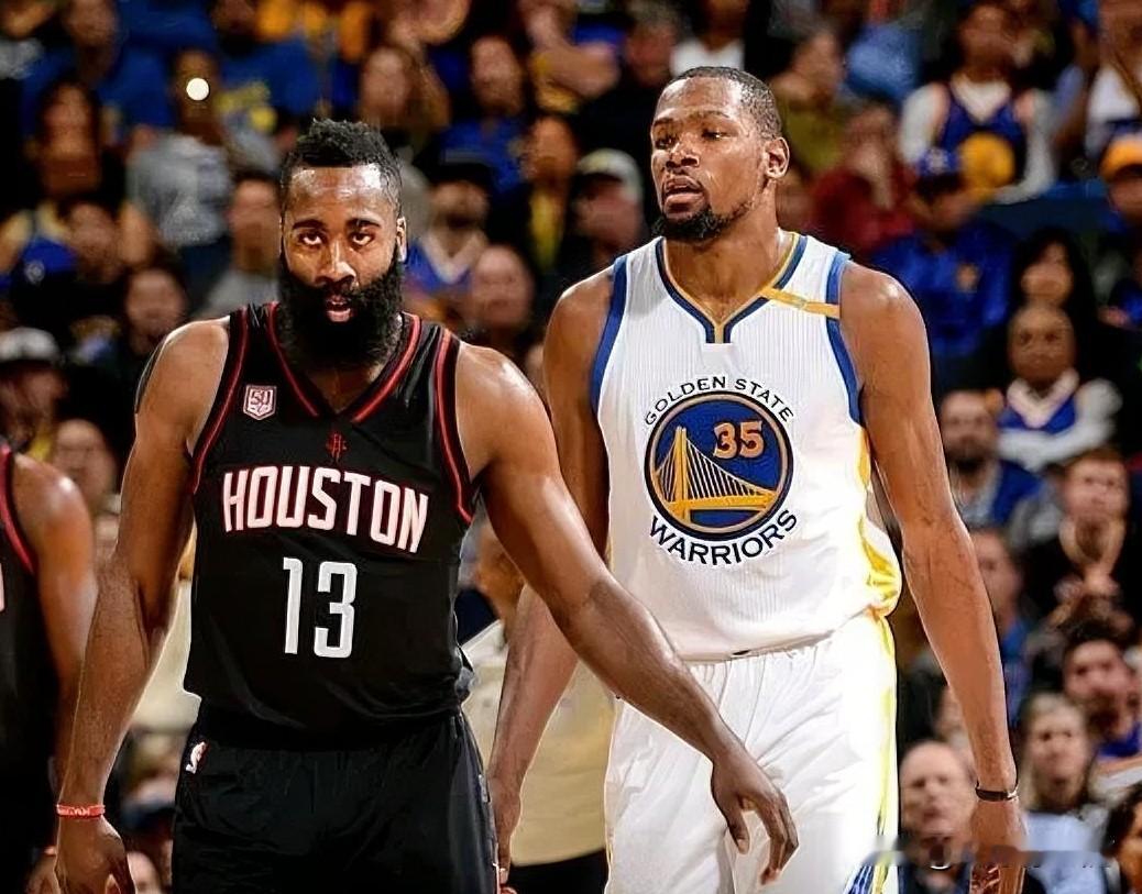 哈登和杜兰特谁的历史地位更高
MVP: 哈登1次，杜兰特1次；
总冠军: 哈登0次，杜兰特2次；
FMVP: 哈登0次，杜兰特2次；
得分王: 哈登3次，杜兰特4次；
助攻王: 哈登2次，杜兰特0次；
全明星: 哈登11次，杜兰特16次；
投敌: 哈登0次，杜兰特1次；

杜兰特虽然比哈登多了2个总