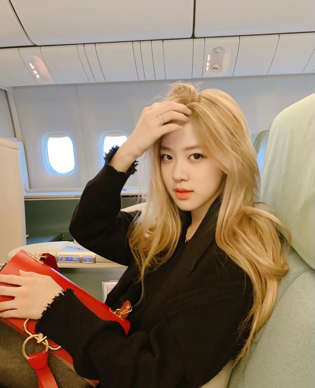 #ROSÉ[超话]# [打call]#朴彩英#

彩英走过的路 就是幸福的余温˶˃ᵕ˂˶

​